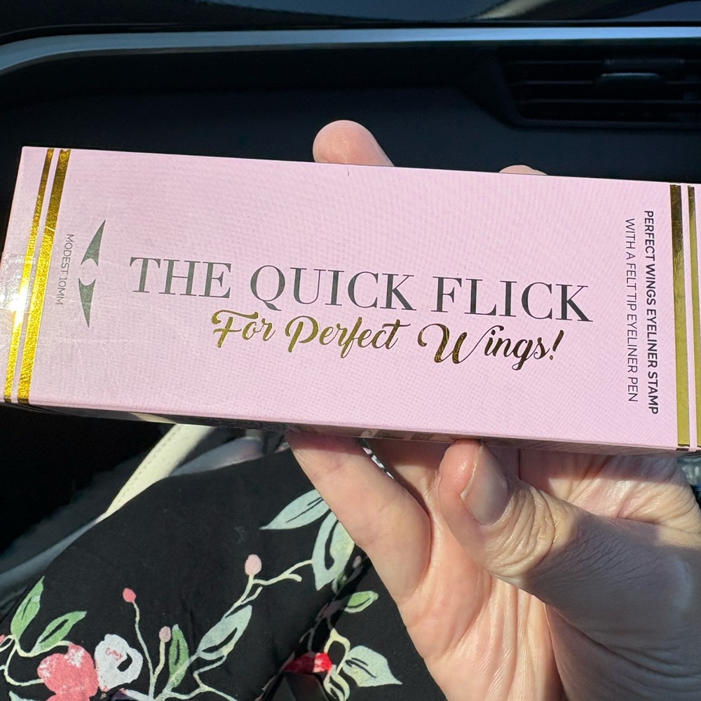 Perfect Wings Eyeliner Stamp - Pink